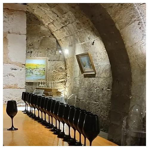 Photo de Dégustation de grands vins dans une cave du XVIe siècle à Rouen