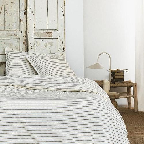 Photo de PARURE DE LIT - HOUSSE DE COUETTE 220X240 + 2 TAIES D OREILLER 63X63 - 100% COTON