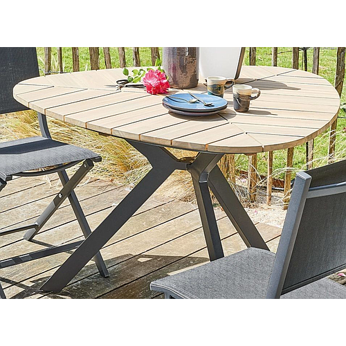 Photo de Table de forme triangulaire en acacia