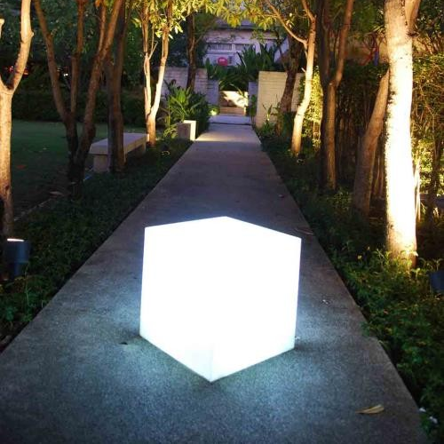 Photo de Cube lumineux filaire pour extérieur