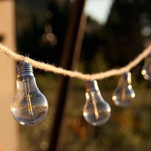 Photo de Guirlande lumineuse solaire - blanc chaud