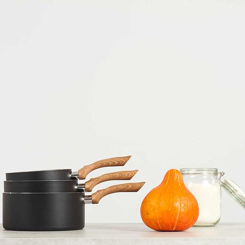Photo de TRIO DE CASSEROLES ASPECT PIERRE &BOIS